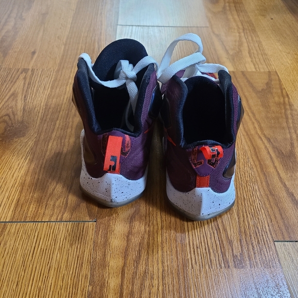 Nike LeBron 13 Mulberry Size 6 Youth - Picture 5 of 7